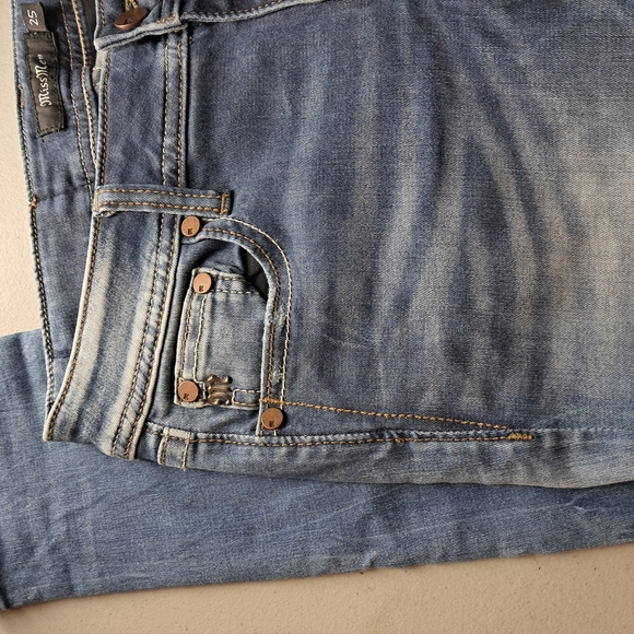 Miss Me Sigature Skinny Ankle Cropped Jeans with Subtle Fading Size 25 - Picture 6 of 13